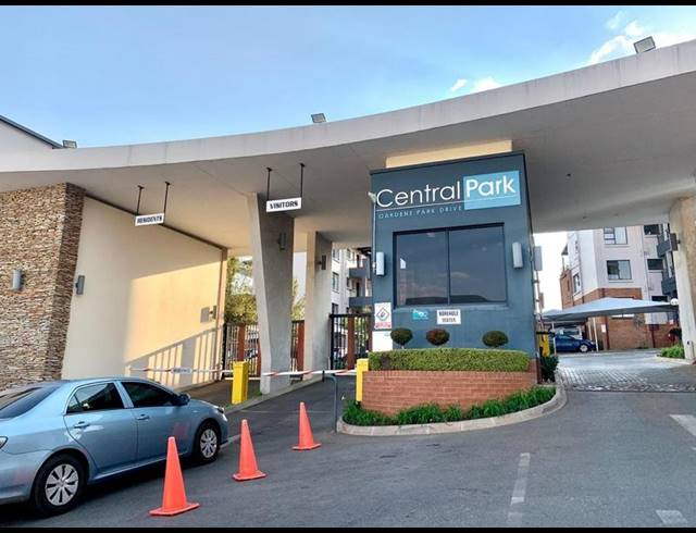 3 BEDROOM TOWNHOUSE FOR SALE IN OAKDENE